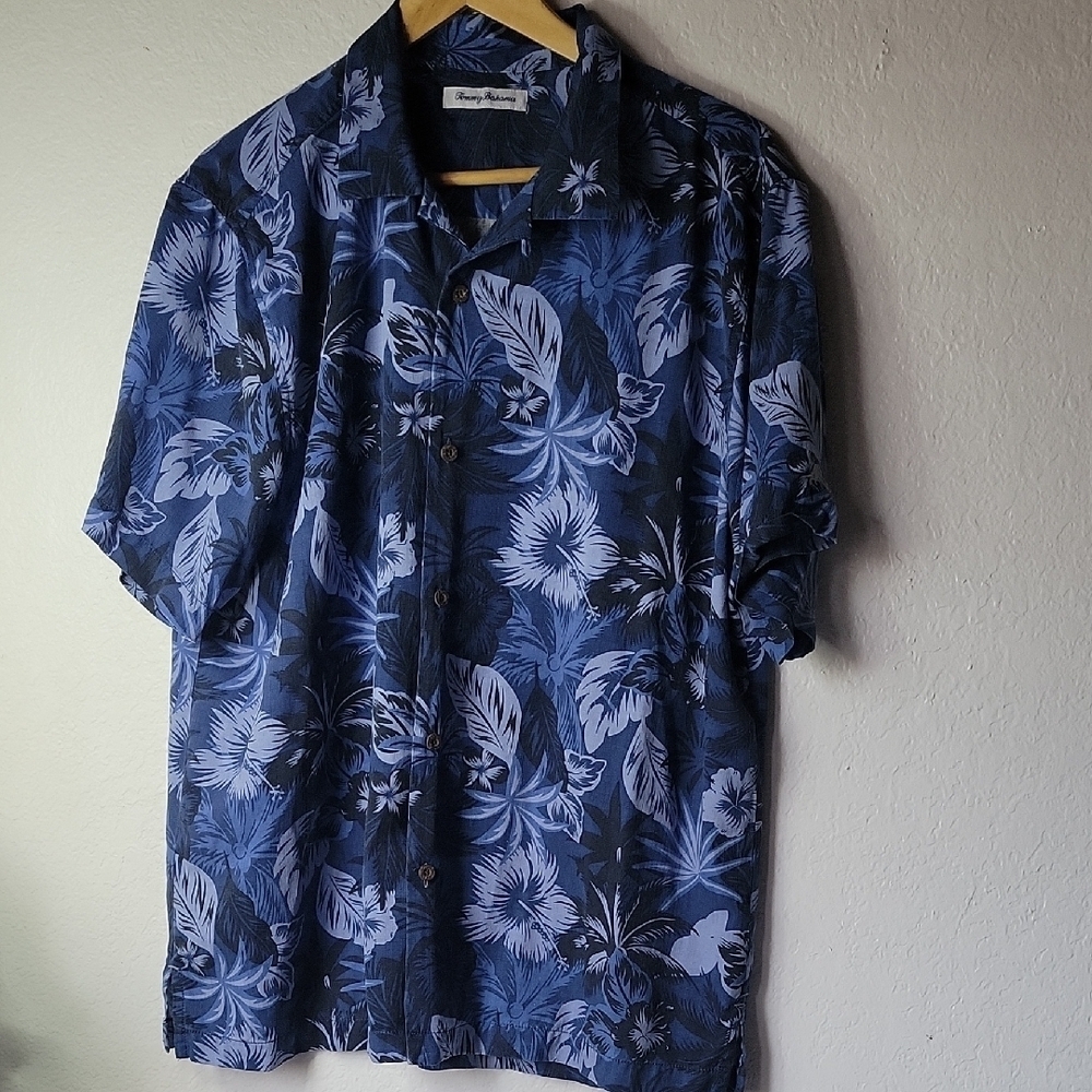 Tommy Bahama 100% Silk Blue Floral Casual Button Down Shirt Floral Size L